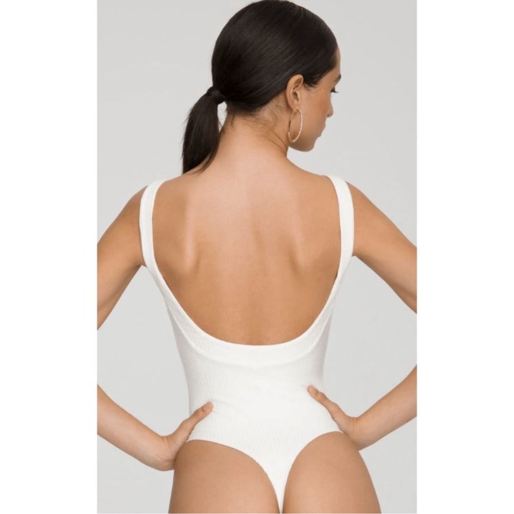 Good American - Ribbed Scoop Low Back Bodysuit - Picture 5 of 9